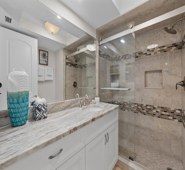 Carlos Pointe #213 Paradise Pointe