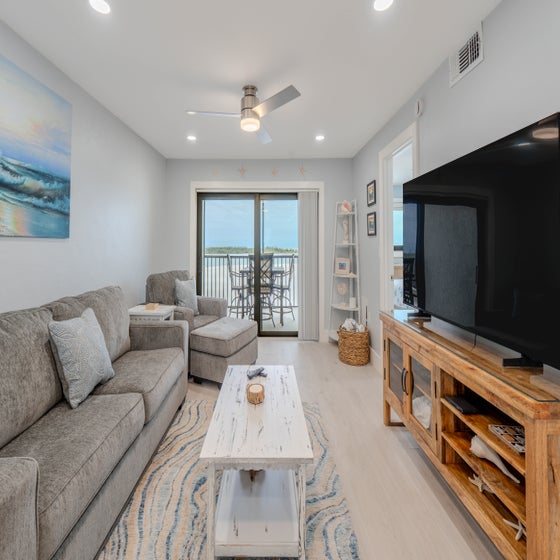 Welcome to Carlos Pointe #425!