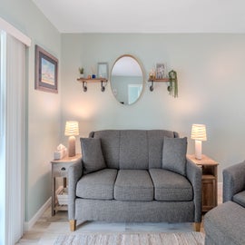 Living Room w/Sleeper Sofa-perfect for kids