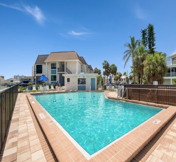 Estero Island Yacht & Racquet 320