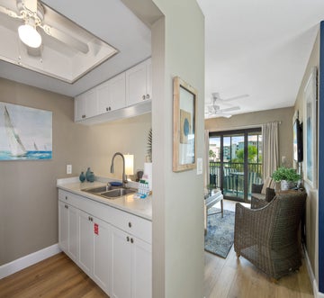 Estero Island Yacht & Racquet 320