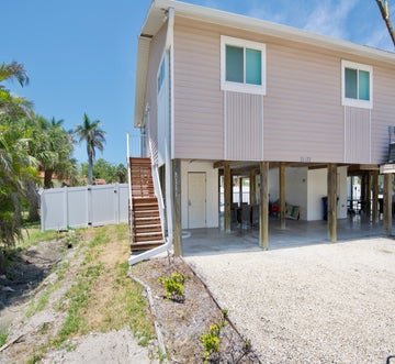 Vallie's Villa & Monty's Place