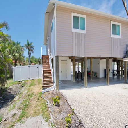 Vallie's Villa & Monty's Place