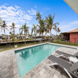 Welcome to Barefoot Escape!