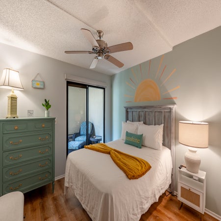 Santa Maria I #104- The Sunnyside