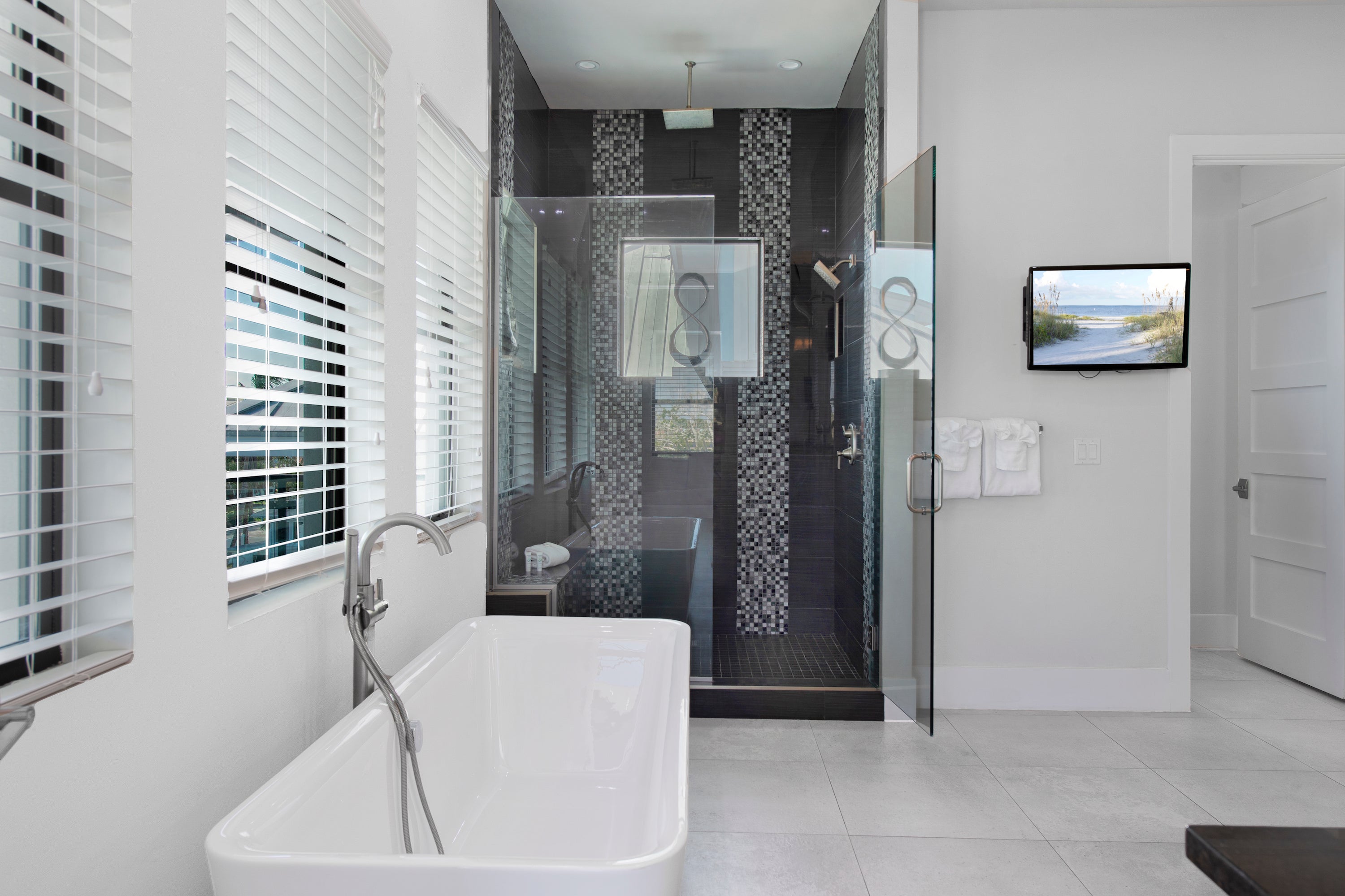 Primary Ensuite Bath with large walk-in shower*