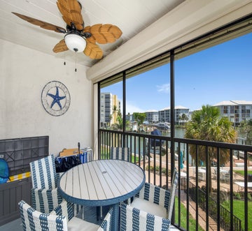 Estero Island Yacht & Racquet 320