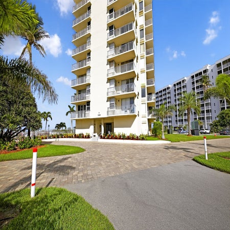 Estero Beach & Tennis Club-Penthouse 1A