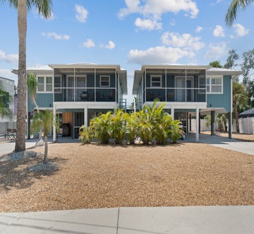 Beach Bungalow 2