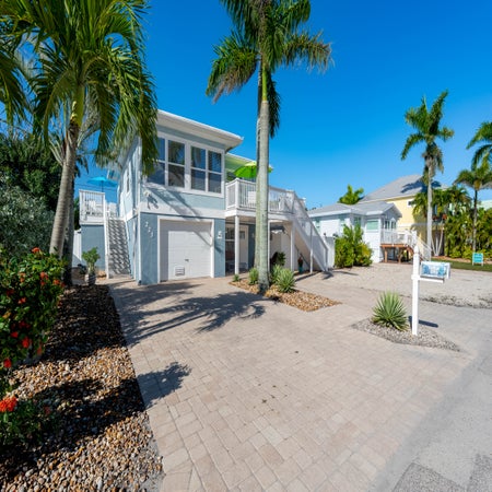 Blue Pearl Manor Lower