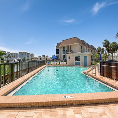 Estero Island Yacht & Racquet 320