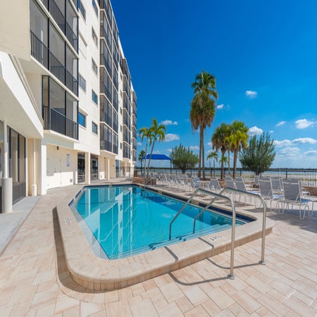 Carlos Pointe #213 Paradise Pointe