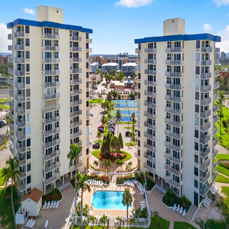 Estero Beach & Tennis Club-Penthouse 1A