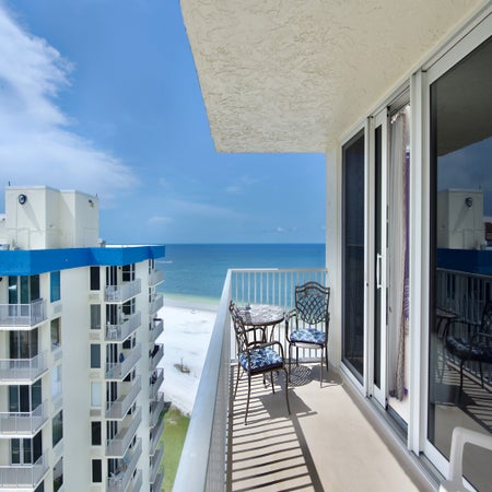 Estero Beach & Tennis Club-Penthouse 3A
