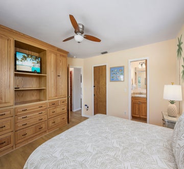 Vallie's Villa & Monty's Place