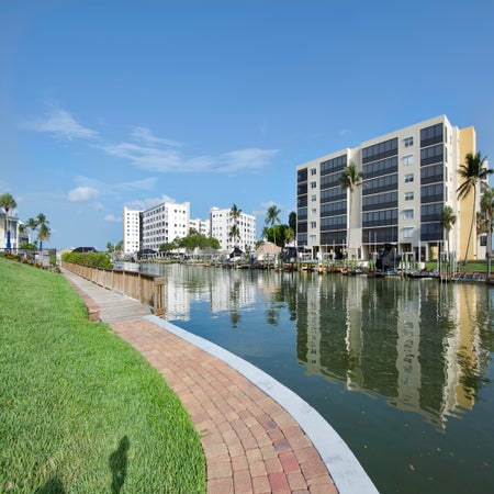 Estero Island Yacht & Racquet 320