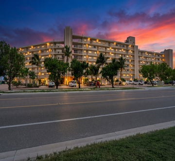 Carlos Pointe #213 Paradise Pointe