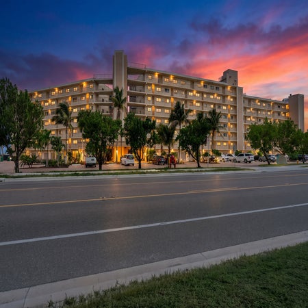 Carlos Pointe #213 Paradise Pointe
