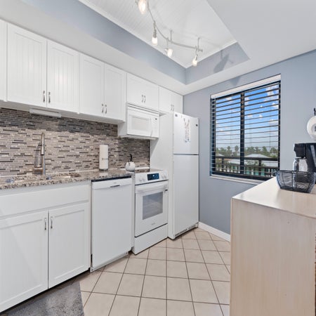 Caper Beach Club 313