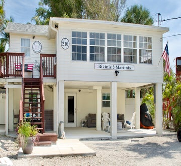 Bikinis & Martinis