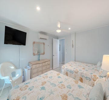 Blue Pearl Manor Lower