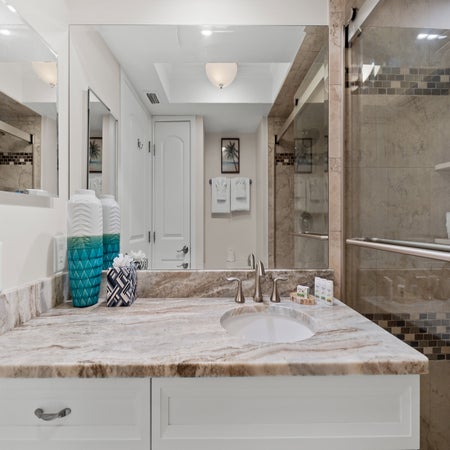 Carlos Pointe #213 Paradise Pointe