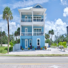 Welcome to the newly constructed beach house - Anchors Down!