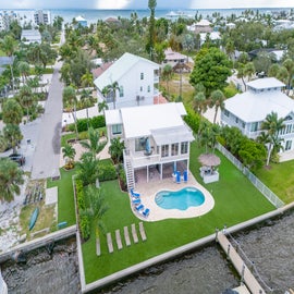 Club 205 has everything you need to have a great time!