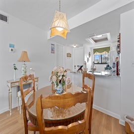 A Warm and Inviting Coastal Cottage Retreat!