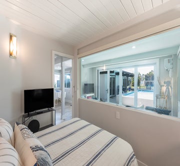 Curlew Beach Cottage