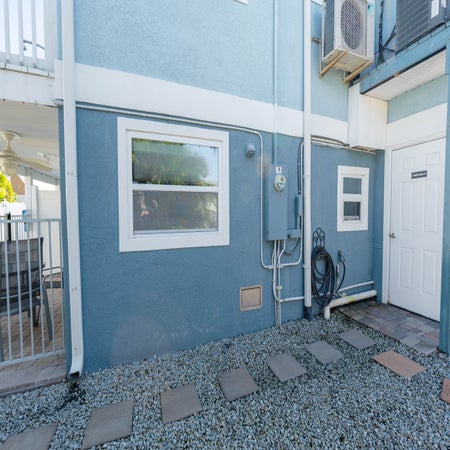 Blue Pearl Manor Upper