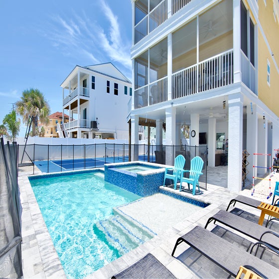 Sparkling, crystal pool with spill over spa!