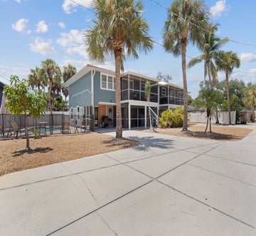 Beach Bungalow 2