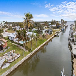 Canal View at Barefoot Escape