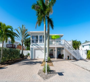 Blue Pearl Manor Lower