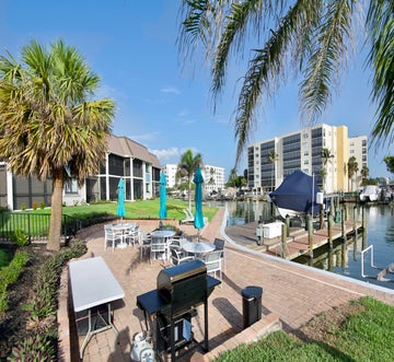 Estero Island Yacht & Racquet 320