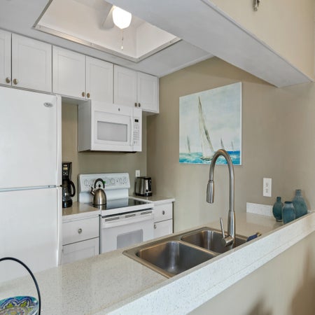 Estero Island Yacht & Racquet 320