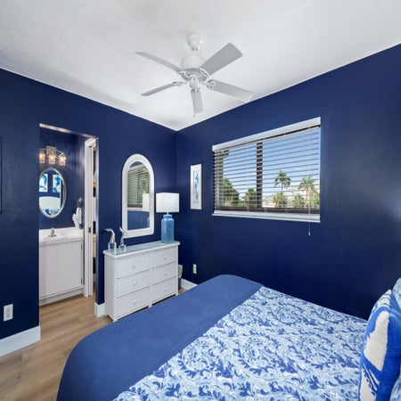 Estero Island Yacht & Racquet 320