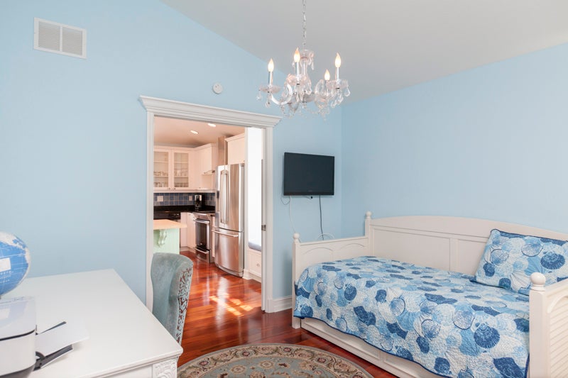 Bonus den Twin Trundle off kitchen 2nd floor