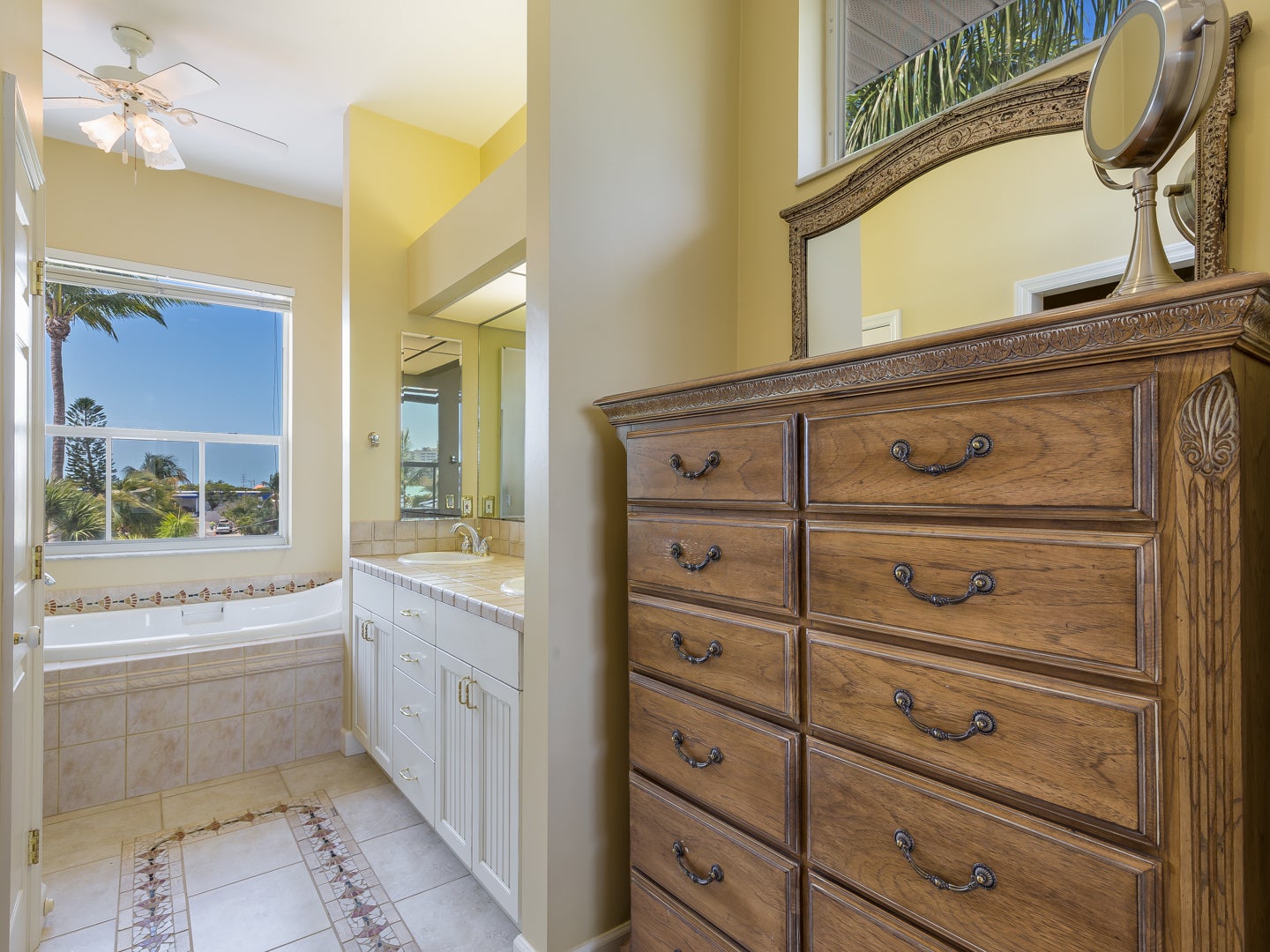 King Primary Bedroom Ensuite Bath