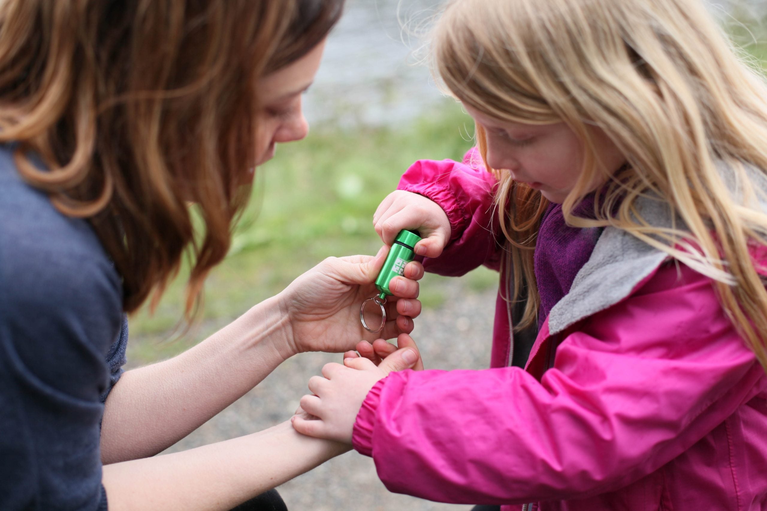 Children love to discover the world around them while geocaching. Photo courtesy of geocaching.com.