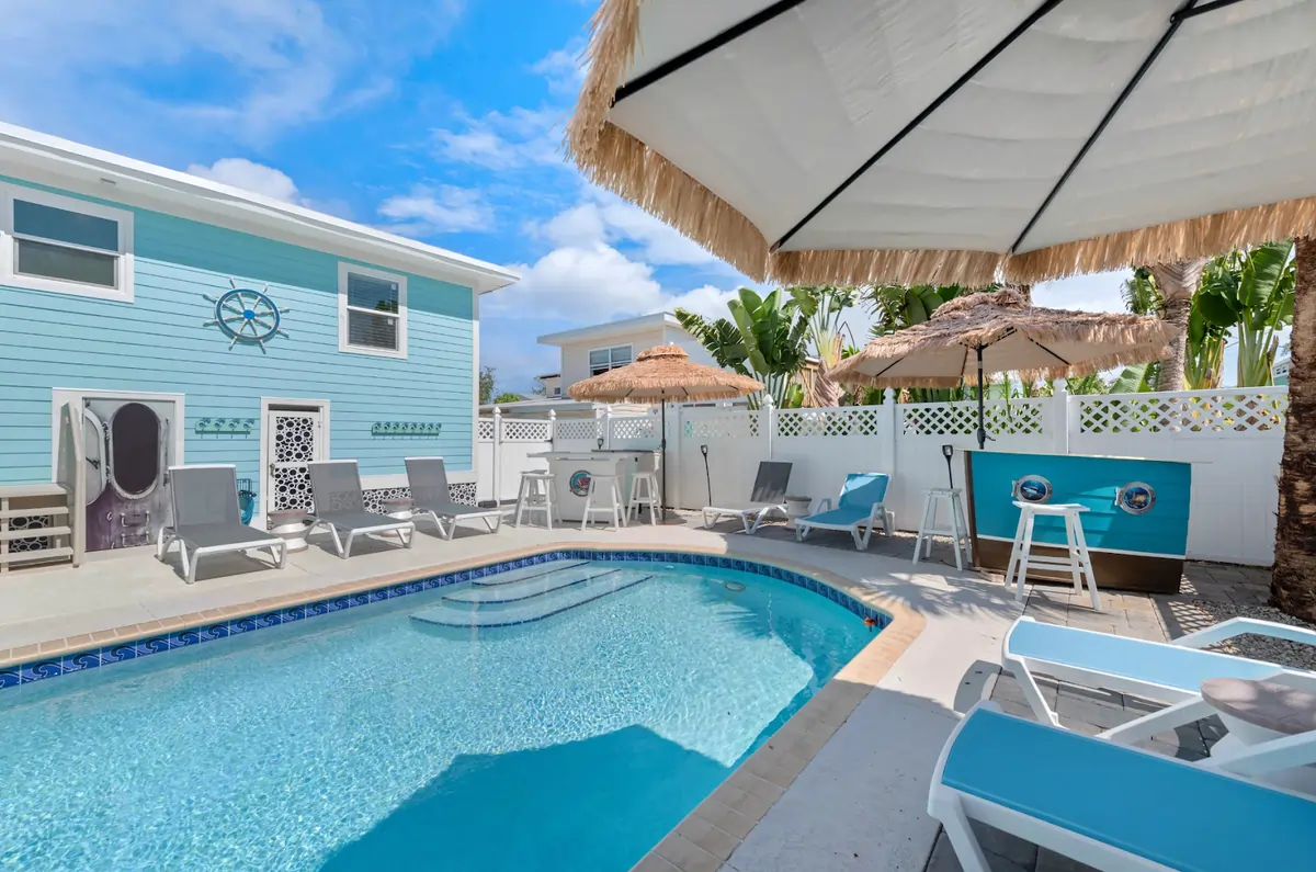 6 Ways to Secure Stellar Reviews for Your Fort Myers Beach Rental (Plus